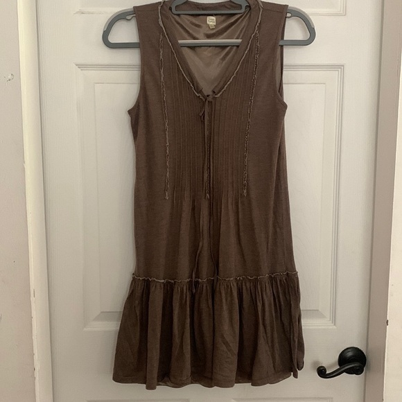 Future Paradise - ruffled silky lining dress - size Medium - Picture 1 of 3